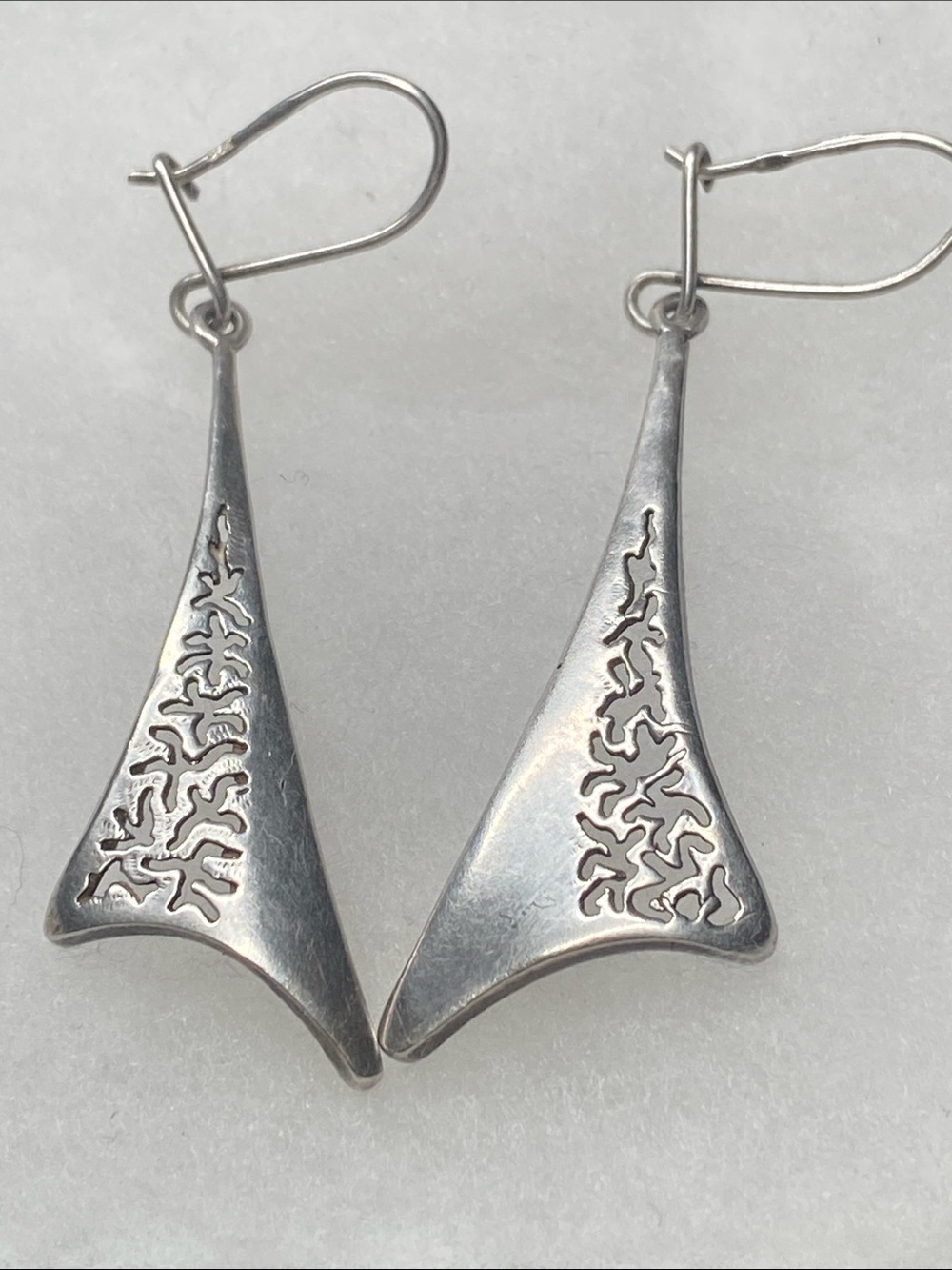 Silver Dangle Earrings With Cutout Floral Pattern 925